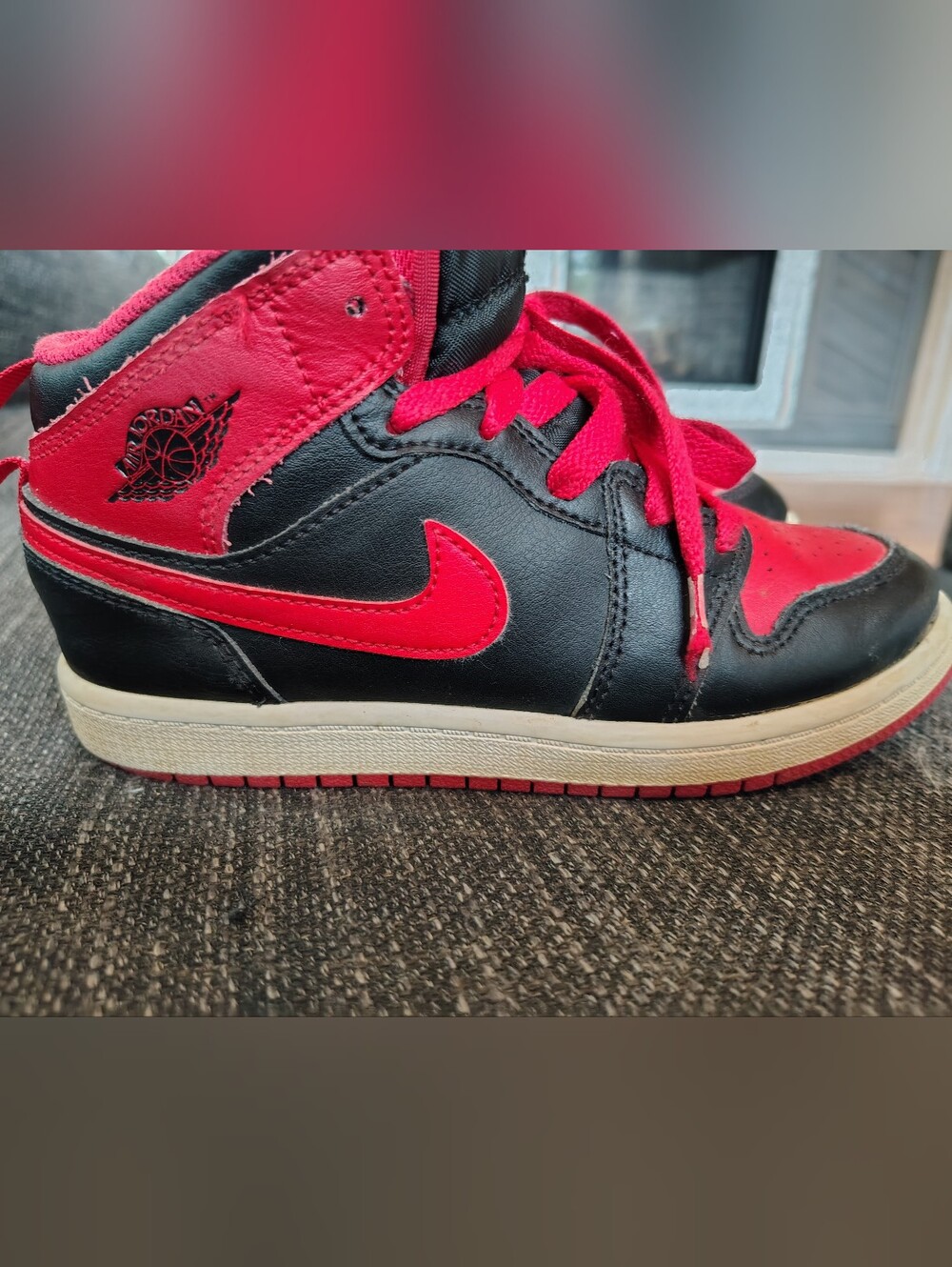 Nike Air Jordan 1 Mid Alternate Bred Kids' Black and Red High-Top Sneaker Sz 1Y